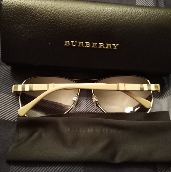 Burberry Accessories - Women's Burberry sunglasses